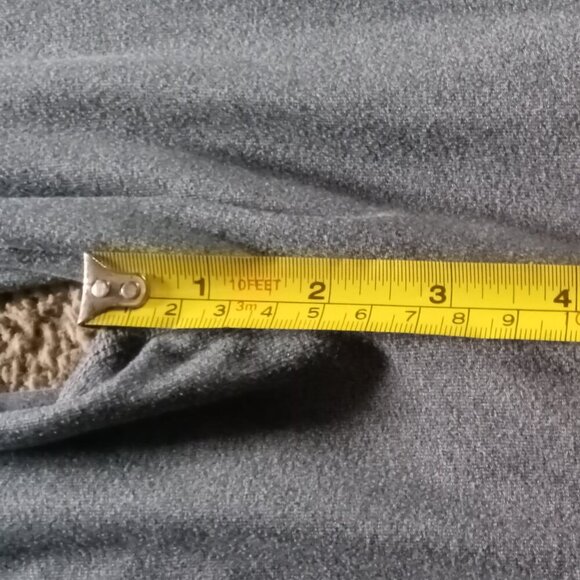 4 PIECE BUNDLE OF WOMENS CLOTHING SIZE MEDIUM. LIKE NEW! EXCELLENT CONDITION! - Picture 14 of 15